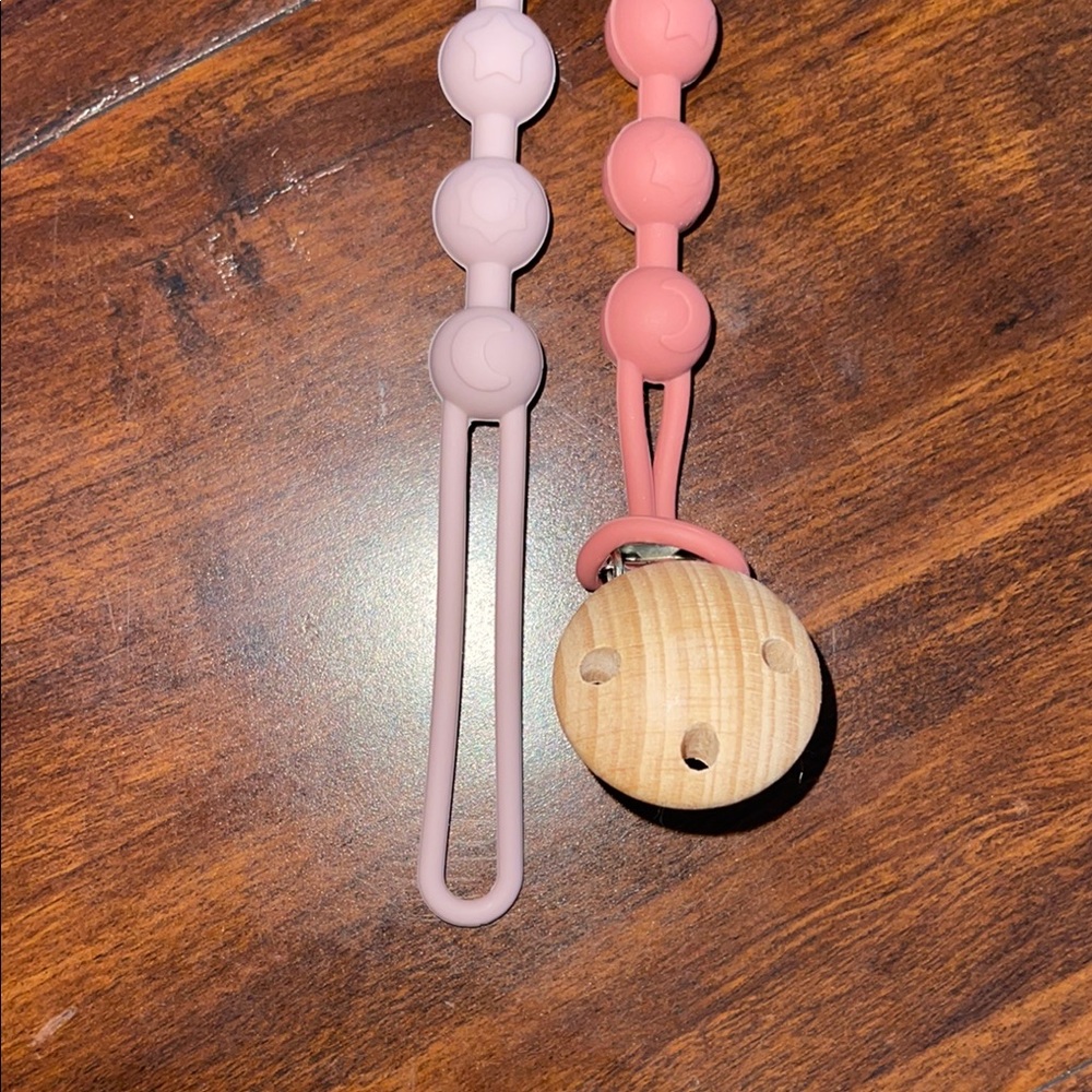 Silicone Beaded Pacifier Clips - Picture 4 of 5